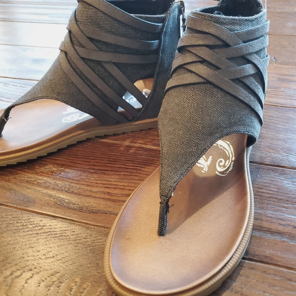 Sizes 6-11 Authentic Gypsy Jazz Sandals Black - Picture 2 of 2